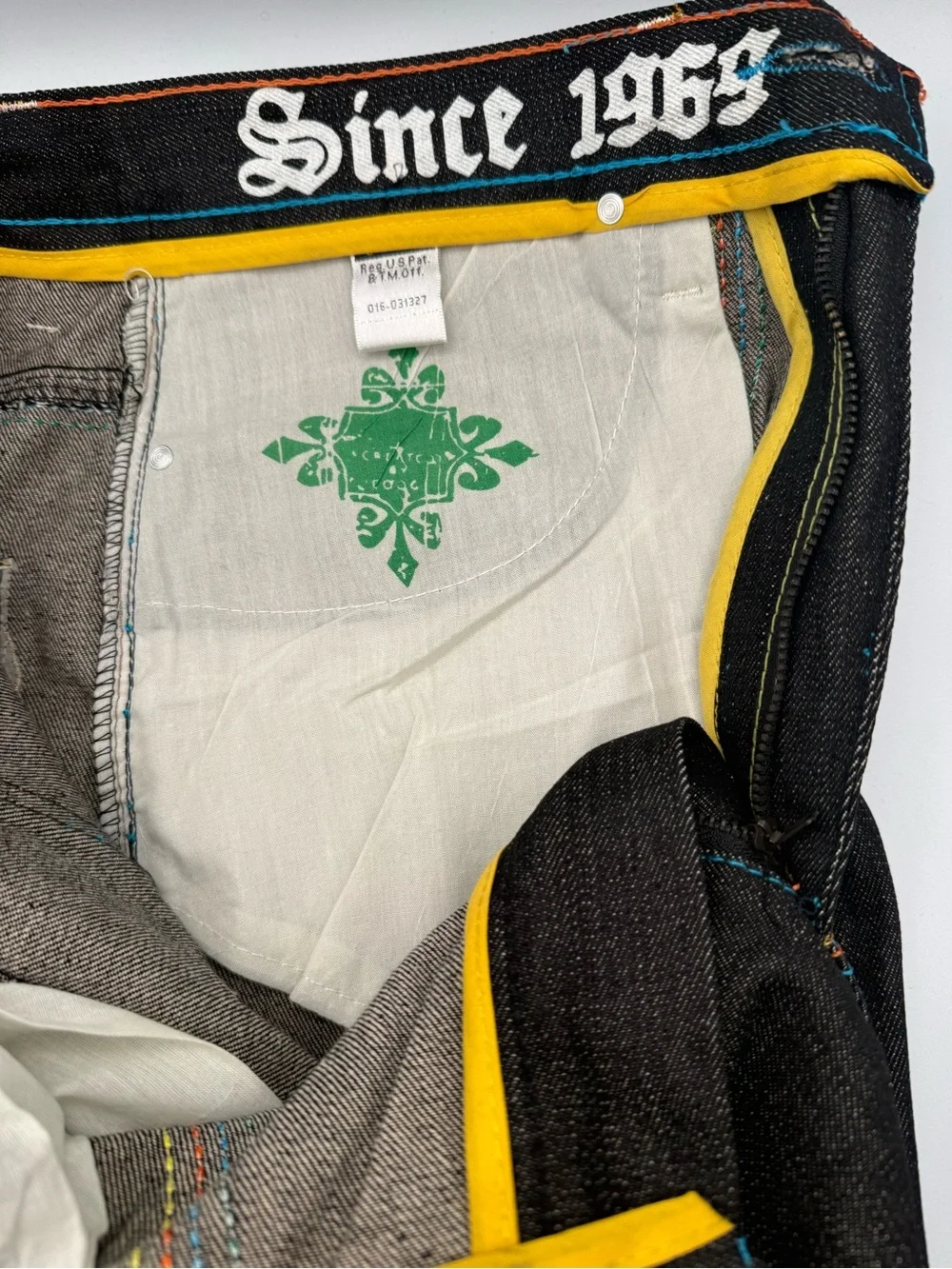 NWT Vintage COOGI Baggy Hip Hop Denim Shorts Dagger Snake Embroidery 34